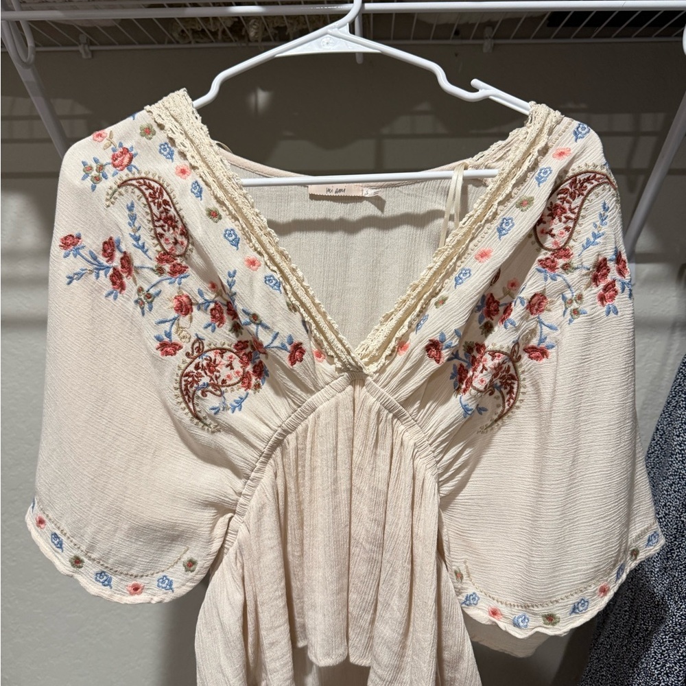 Me Jane Floral Embroidered Cream Blouse
